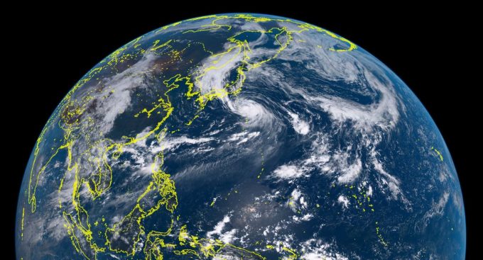 台風10号ライオンロック