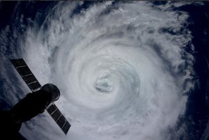 悪魔の目台風15号接近